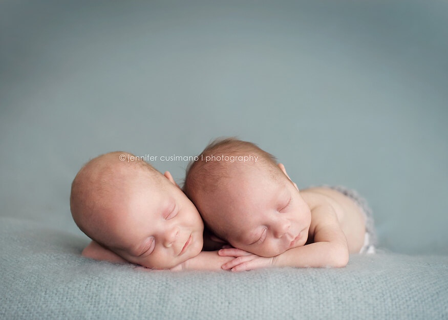 twin newborn boys photographed by Jennifer Cusimano